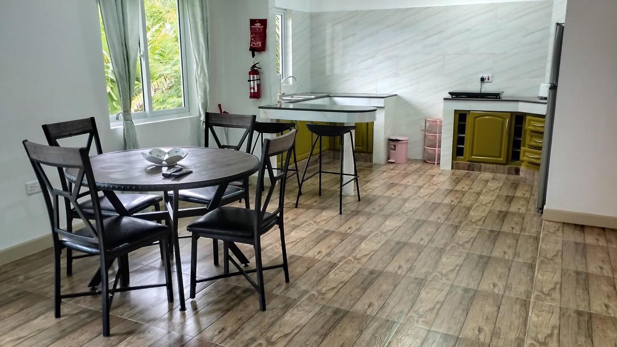 Dovass Self Catering Apartments Takamaka Ngoại thất bức ảnh