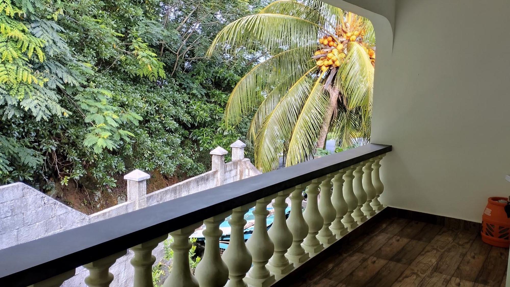 Dovass Self Catering Apartments Takamaka Phòng bức ảnh